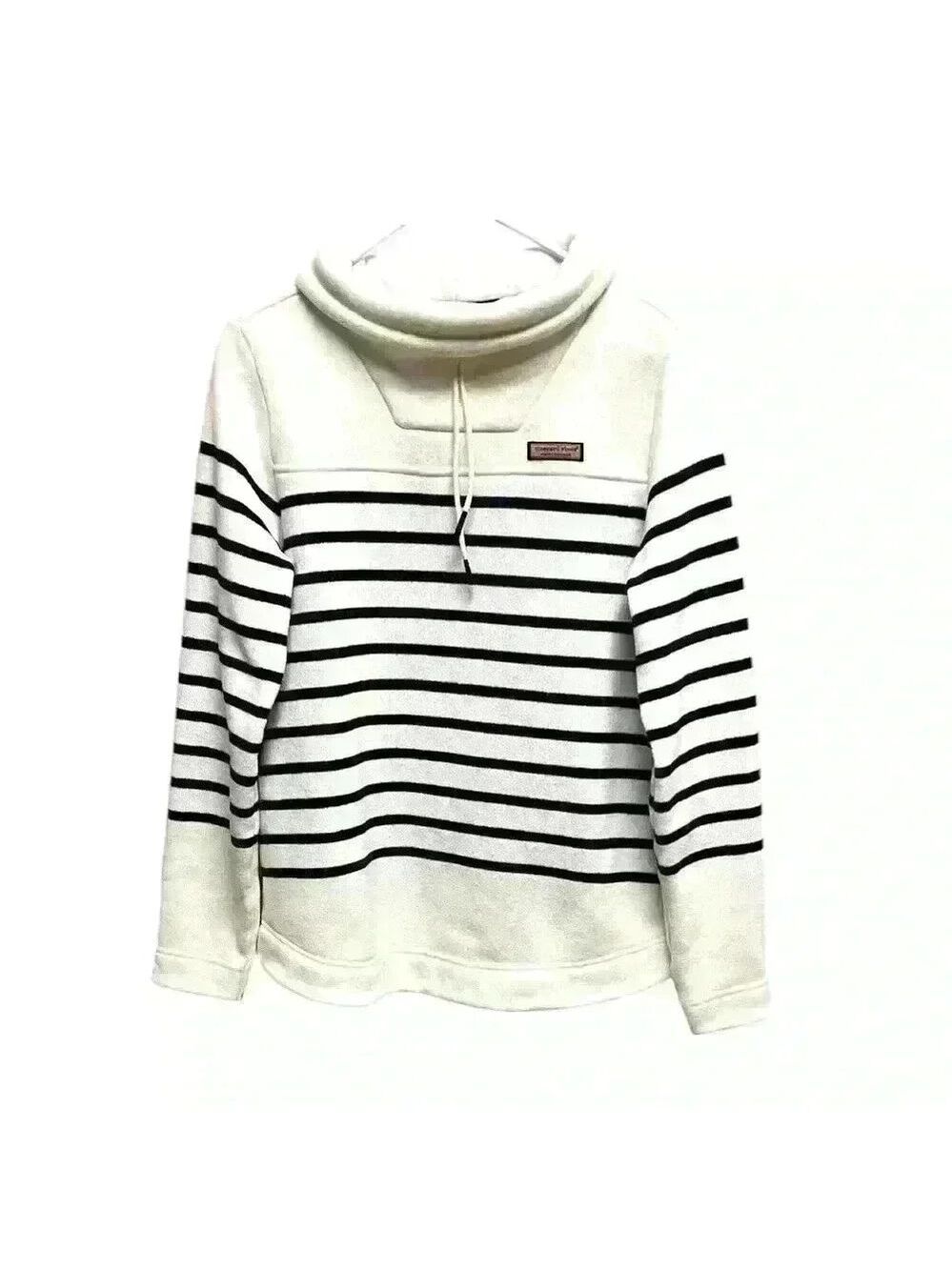 Vineyard Vines Sweater. Pre Owned in Excellent Condition.  Women’s size Medium